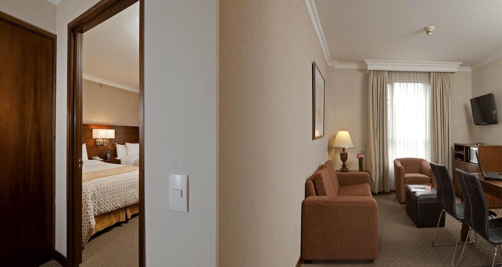 Embassy Suites By Hilton Bogota - Rosales Eksteriør billede A suite at the Hilton San Francisco