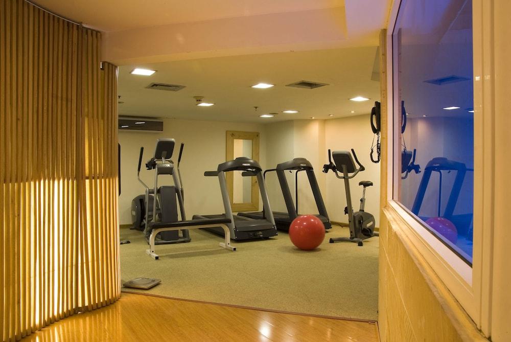 Embassy Suites By Hilton Bogota - Rosales Eksteriør billede A gym at a hotel