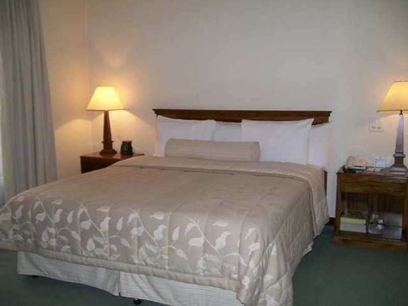 Embassy Suites By Hilton Bogota - Rosales Værelse billede A bedroom at the hotel
