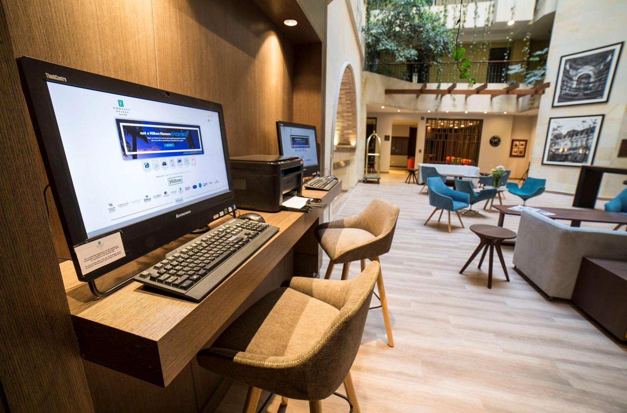 Embassy Suites By Hilton Bogota - Rosales Eksteriør billede Business Center