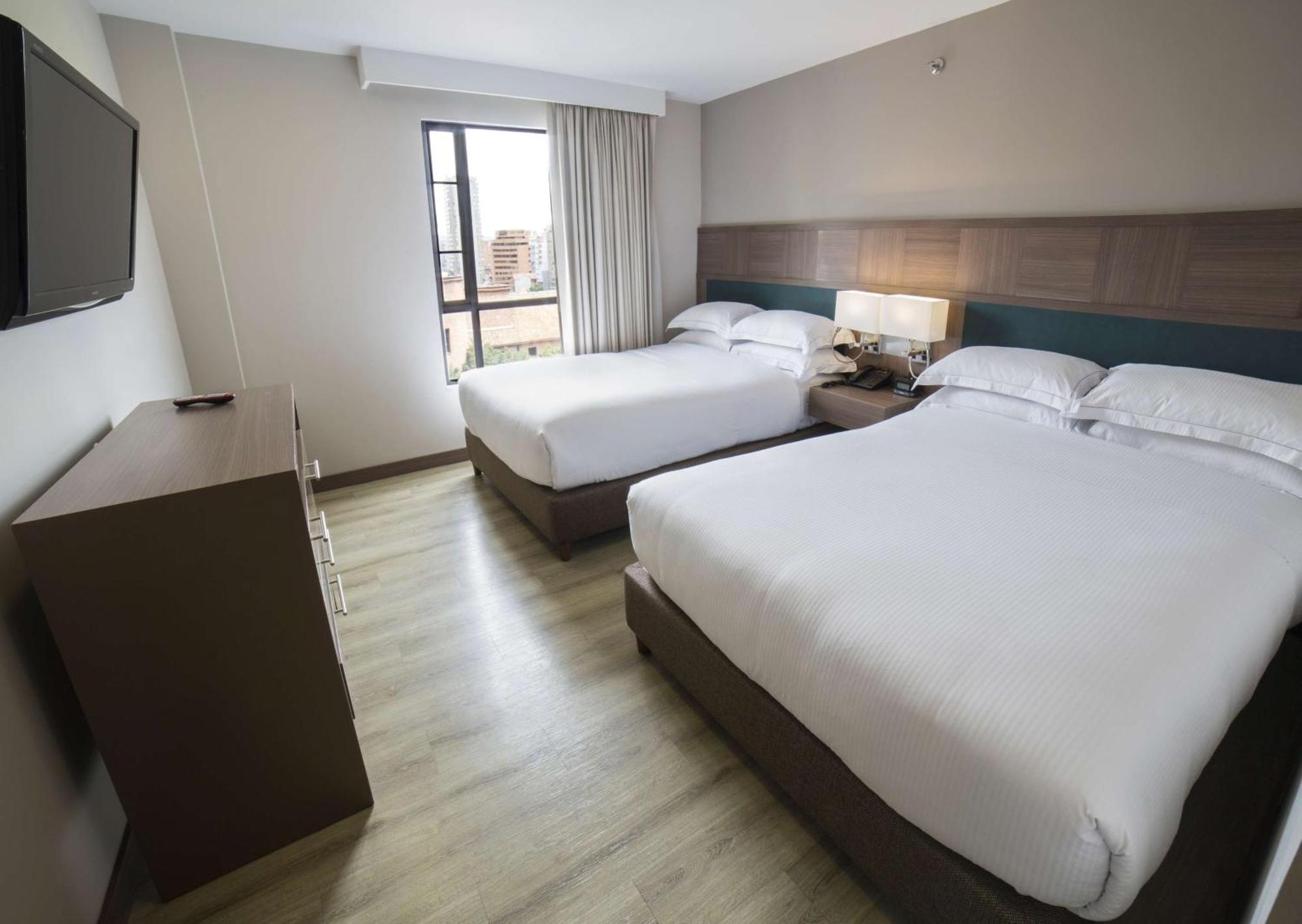 Embassy Suites By Hilton Bogota - Rosales Eksteriør billede A typical room at the Hilton Garden Inn