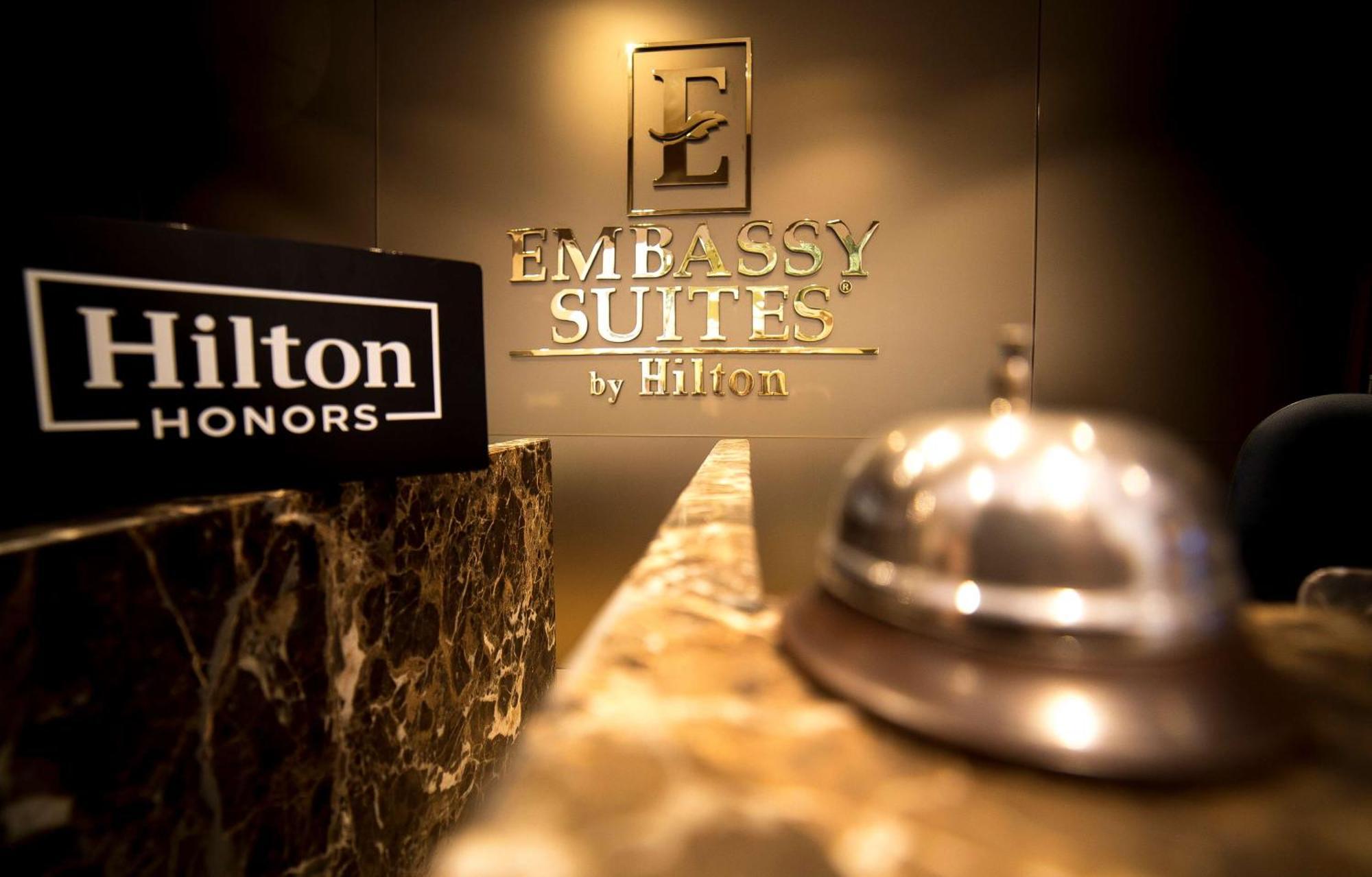 Embassy Suites By Hilton Bogota - Rosales Eksteriør billede Hilton Honors logo at the Embassy Suites by Hilton in San Francisco
