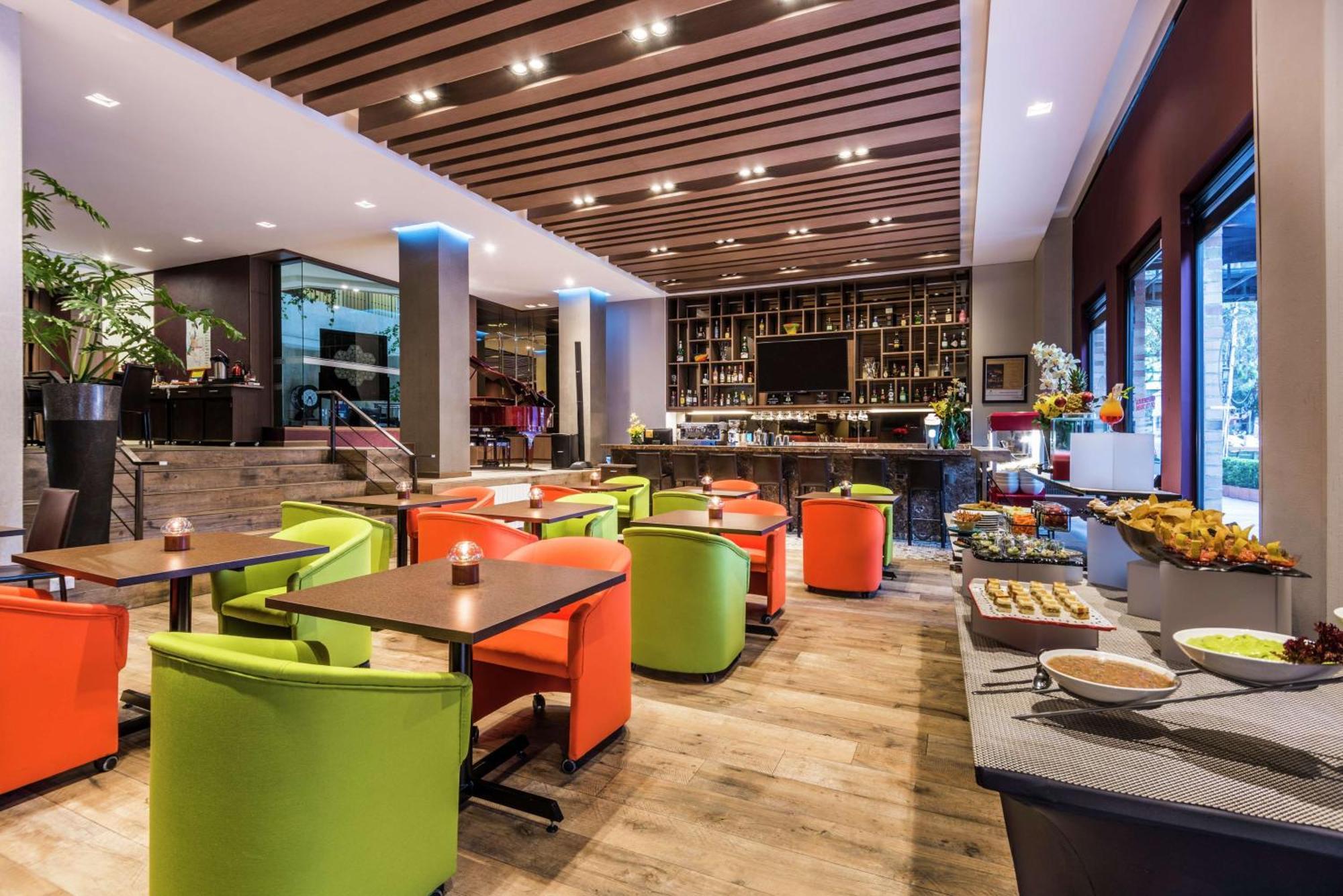 Embassy Suites By Hilton Bogota - Rosales Eksteriør billede The restaurant