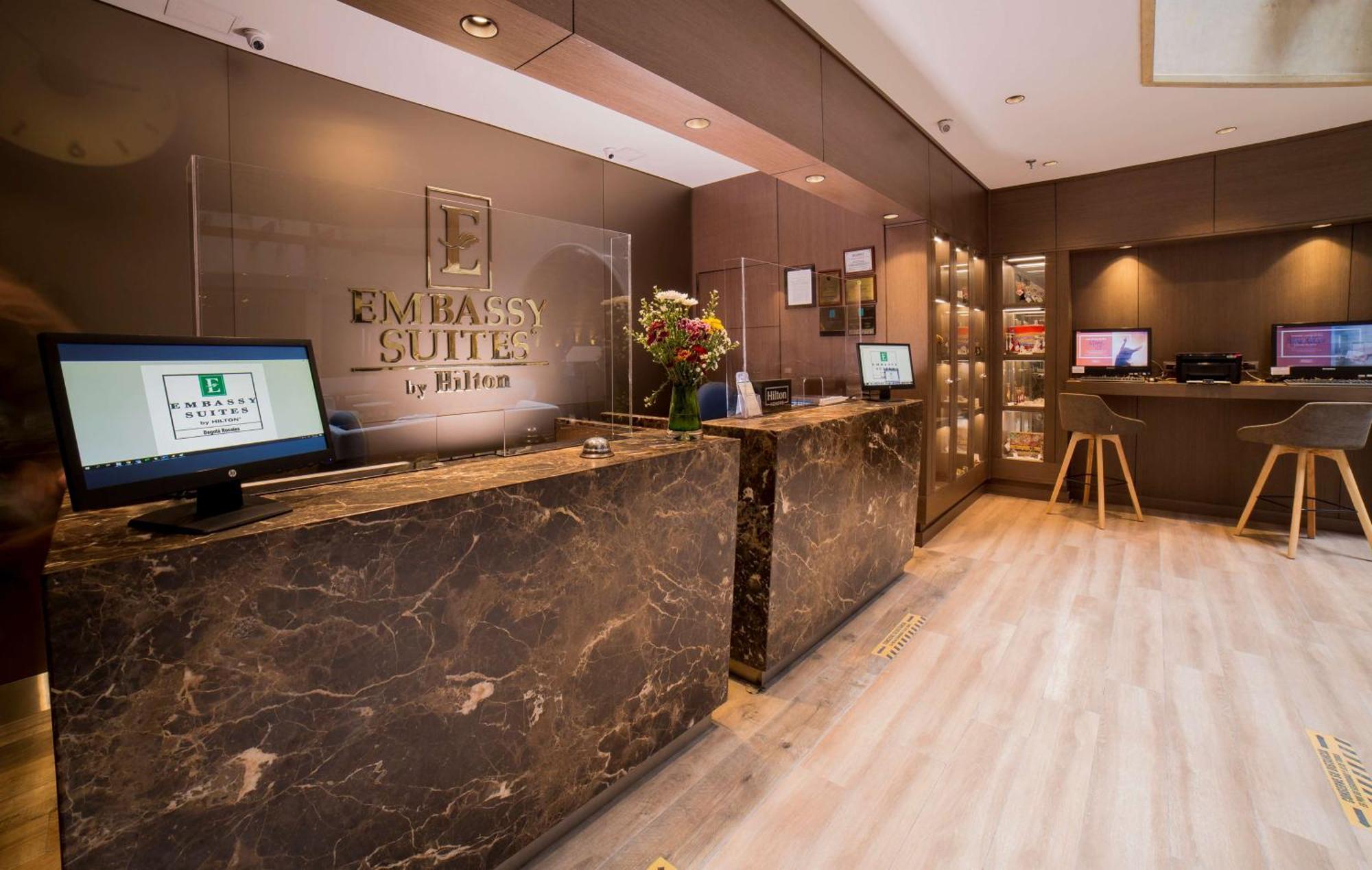 Embassy Suites By Hilton Bogota - Rosales Eksteriør billede Lobby