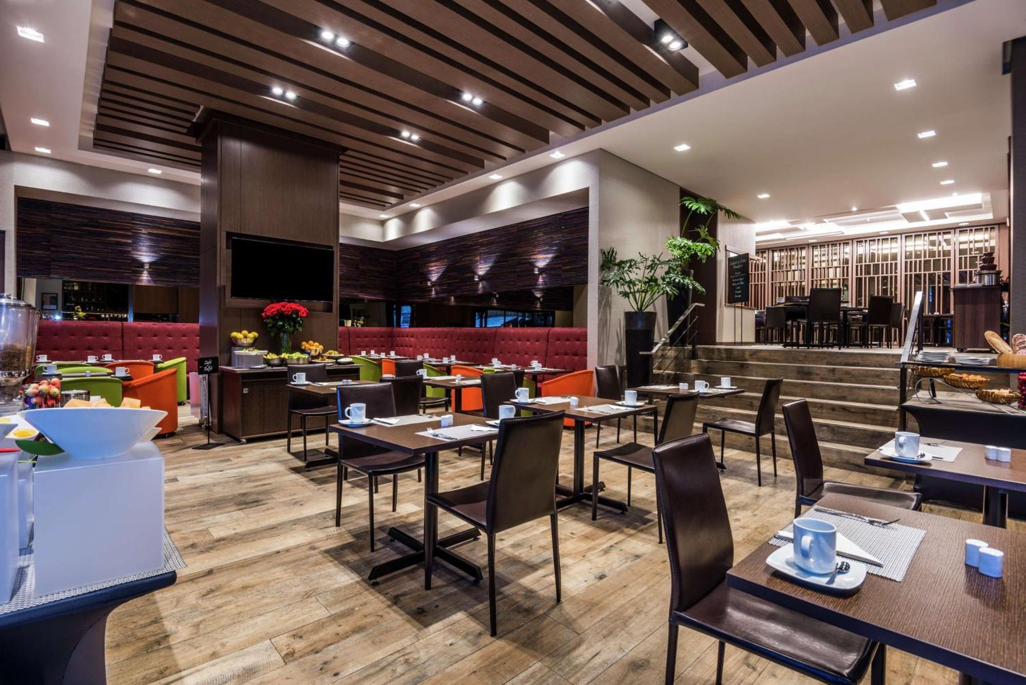 Embassy Suites By Hilton Bogota - Rosales Eksteriør billede The restaurant