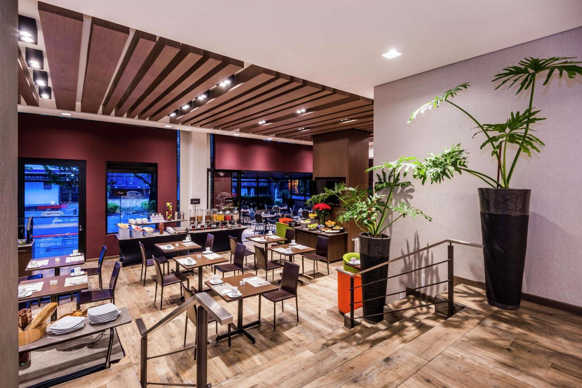Embassy Suites By Hilton Bogota - Rosales Eksteriør billede The restaurant
