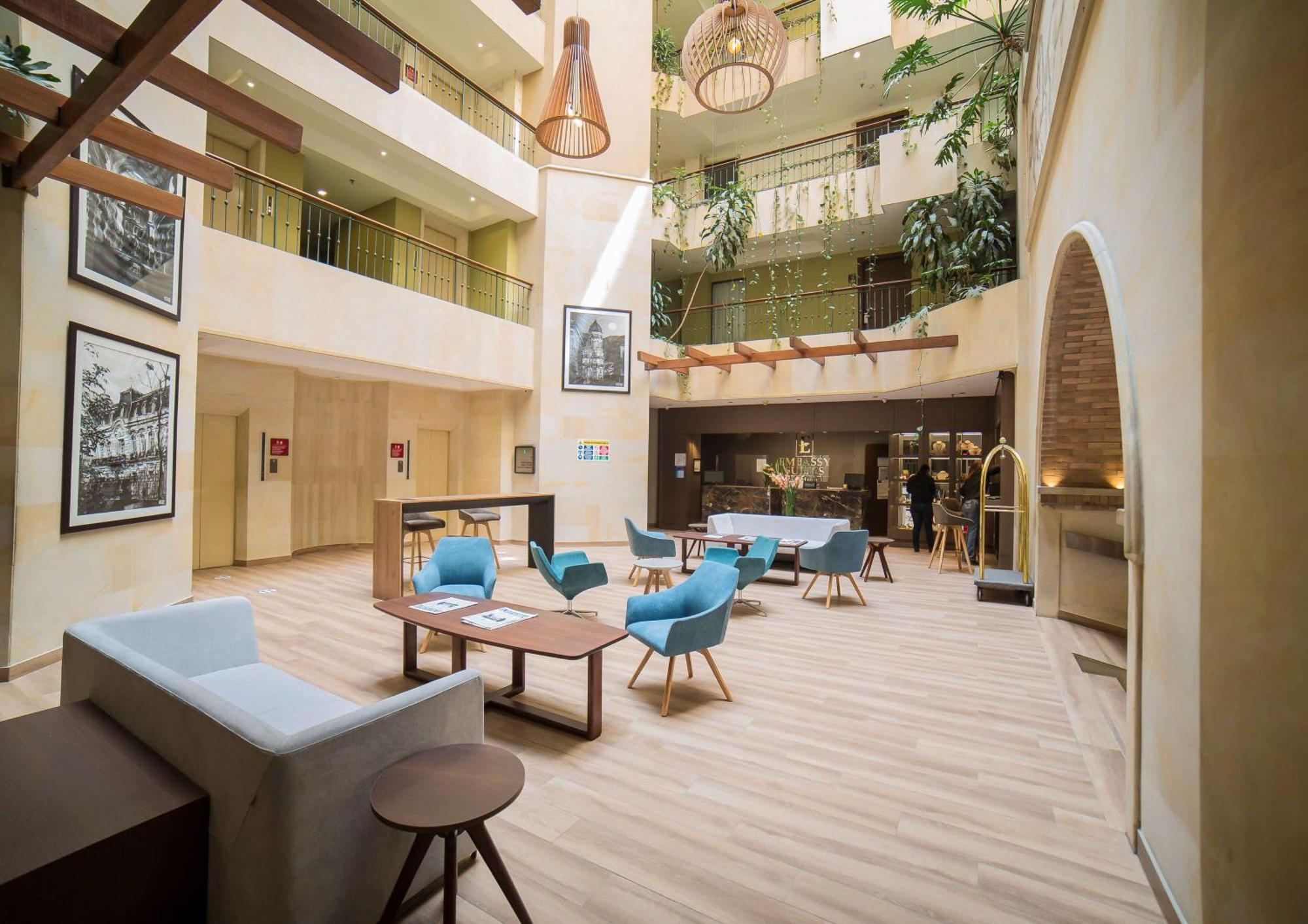 Embassy Suites By Hilton Bogota - Rosales Eksteriør billede The interior of the hotel