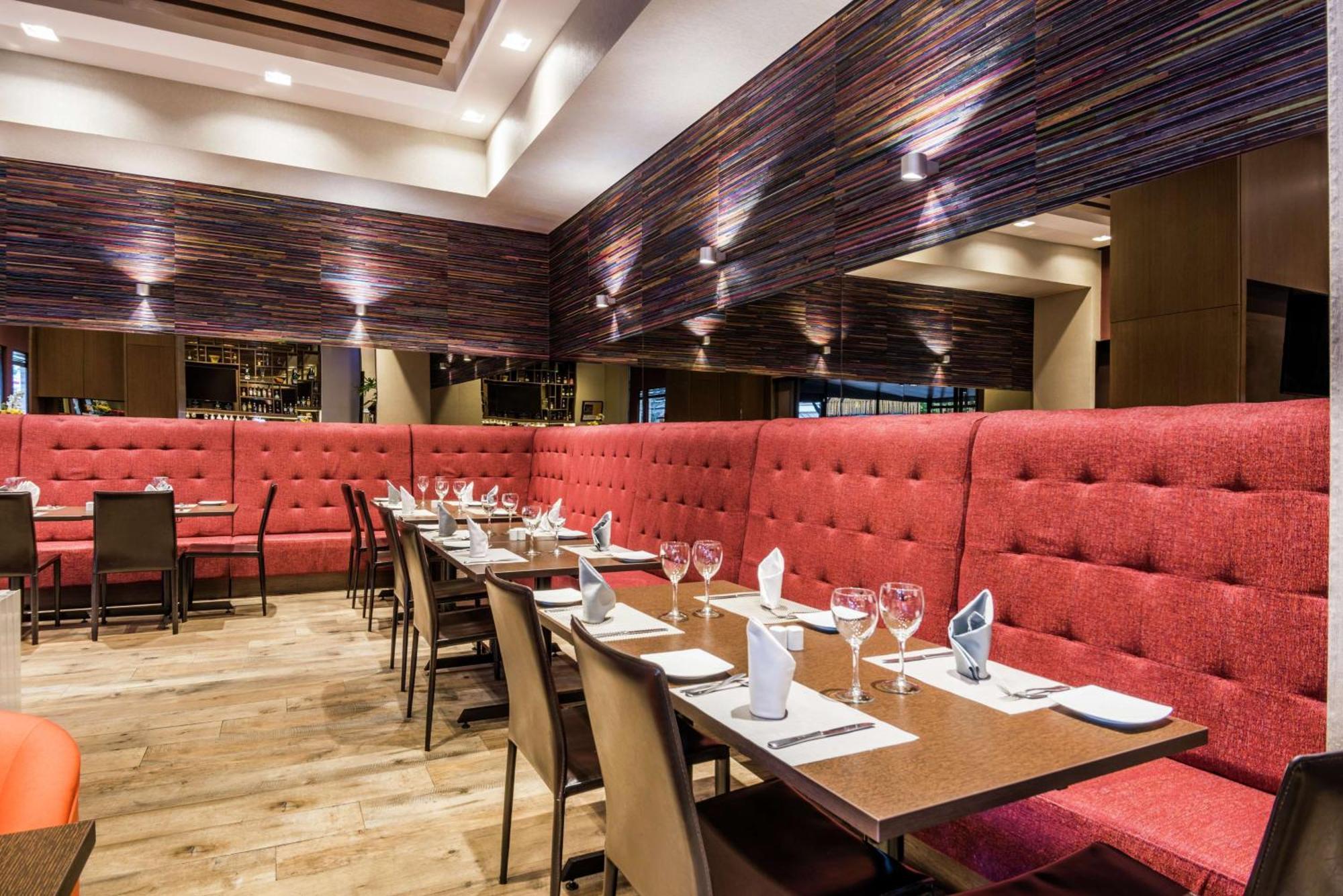 Embassy Suites By Hilton Bogota - Rosales Eksteriør billede The interior of the restaurant