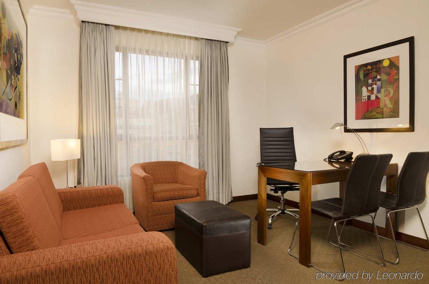 Embassy Suites By Hilton Bogota - Rosales Eksteriør billede A typical hotel room